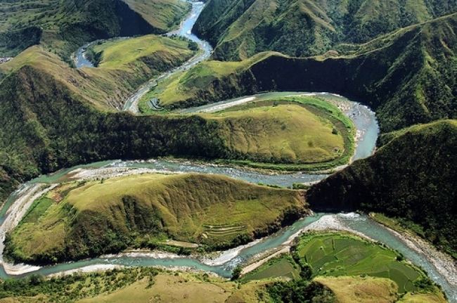 The Alimit River winds through remote northeastern Ifugao Province, Philippines. (Photo: IRRI)