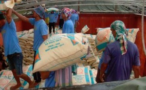 Parboiled rice is loaded at a riverside dock in Bangkok. It will be hauled down the Chao Phraya River to the Gulf of Thailand, to be loaded aboard cargo ships bound for Africa. (Photo: Bob Hill)