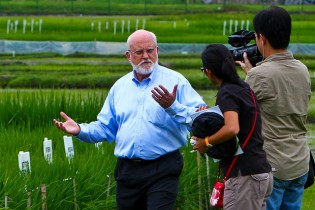 Dr.Robert ”Bob”  Zeigler is the director general of IRRI.