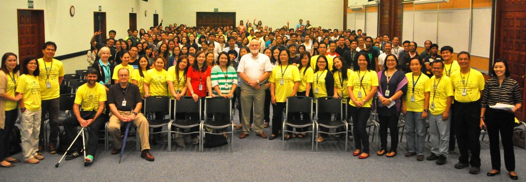 BOB AMIDST the wheels of a brilliant machine--the IRRI staff. (Photo: Enrico Mercado/IRRI)