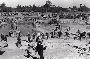 Killing fields forced laborers digging canals in Kampong Cham province, massive agrarian infrastructure the Khmer Rouge planned for the country (Source: chanderspage.