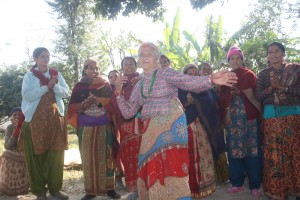 An elderly woman from the Mahjuwa Ladies Seed Producers Group welcomes visitors from the Consortium for Unfavorable Rice Environments and the Institute of Agriculture and Animal Science. (Photo: GRiSP)