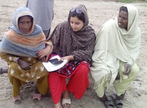 4. women farmers sign contract